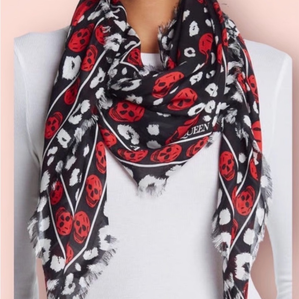 Authentic Alexander McQueen Red and Black leopard Skull Scarf BNIB and tags
